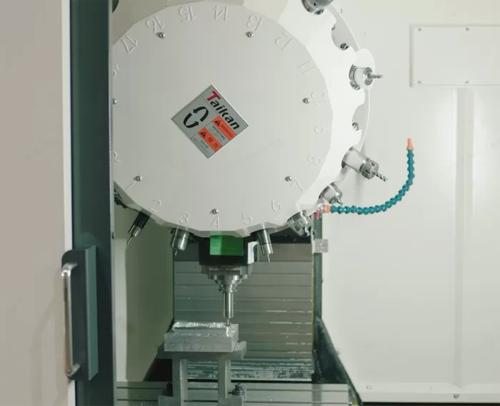 configuration de ligne de production avec centre de taraudage rigide à grande vitesse