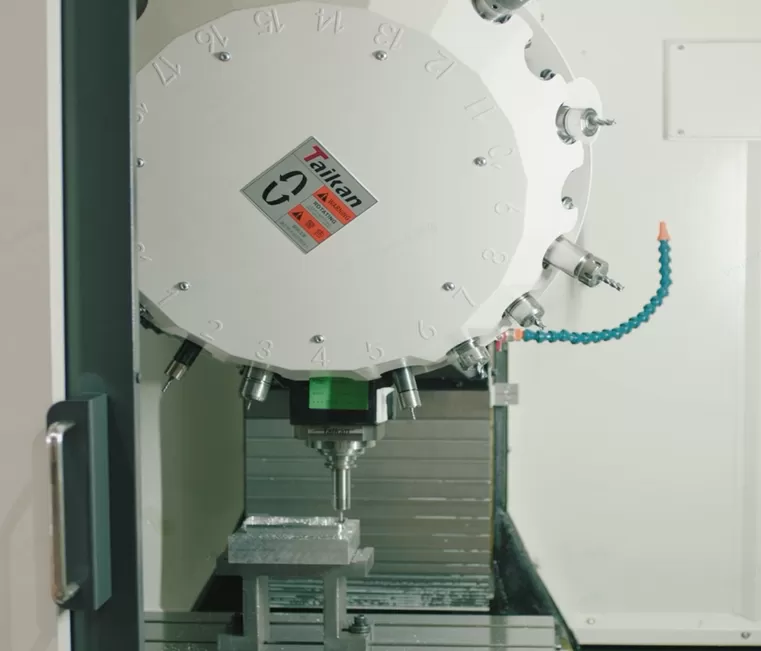 Caractéristiques du centre d'usinage de forage et de fraisage